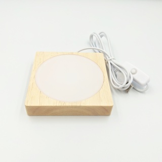 Drewniana podstawka LED kwadrat 6000K USB