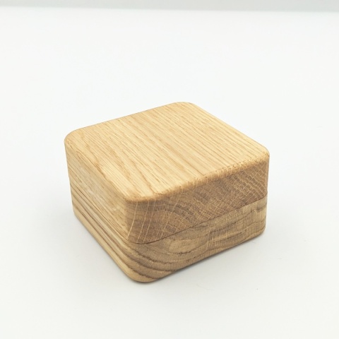 Drewniane pudełko na biżuterię dąb 7 x 7cm