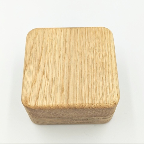 Drewniane pudełko na biżuterię dąb 7 x 7cm