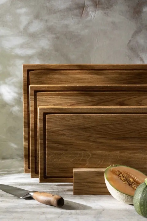 Stojak na deski do krojenia INGE 20mm, dębowy RYBA WOODEN